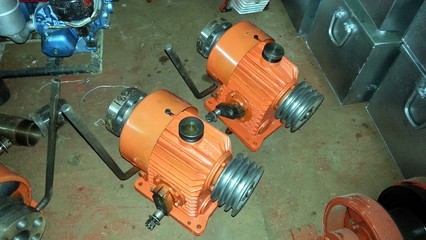 【百米機(jī)鉆機(jī)用減速箱總成】價(jià)格,廠家,圖片,其他建筑工程機(jī)械配件,廣州市天河區(qū)天平蘭立勇鉆機(jī)配件經(jīng)營部